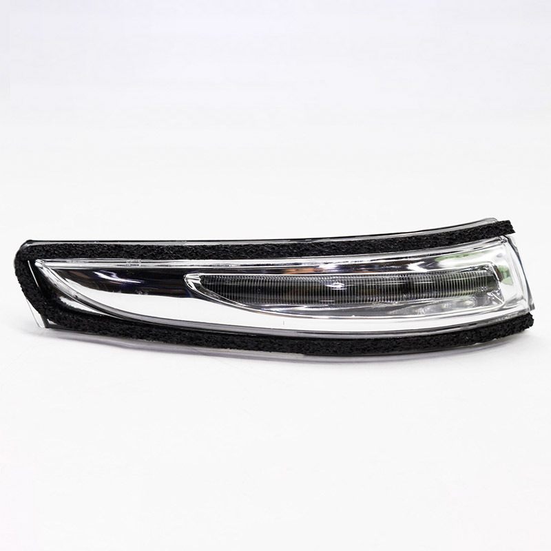 Right Side Mirror Turn Signal Lamp — Hyundai Accent 2011-2014 (876241S000)