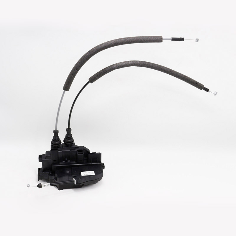 Right Front Door Lock — Hyundai Santa Fe MK2 2.2 CRDi 2007 (813202B020)